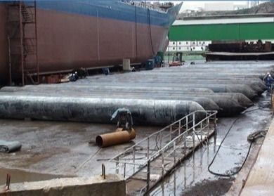 Kalite siyah şişme deniz taşımacılığı kurtarma lastik hava yastıklarını başlatıyor Fabrika