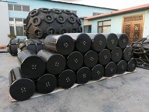 Kalite Poliüretan Siyah Yüzer Köpük Dolgulu Deniz İskelesi Tekne Çamurluğu Fabrika