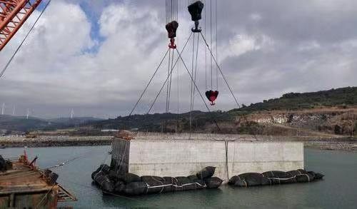 Kalite Fırlatma ve Kurtarma İçin Siyah Deniz Kauçuk Hava Yastığı Fabrika