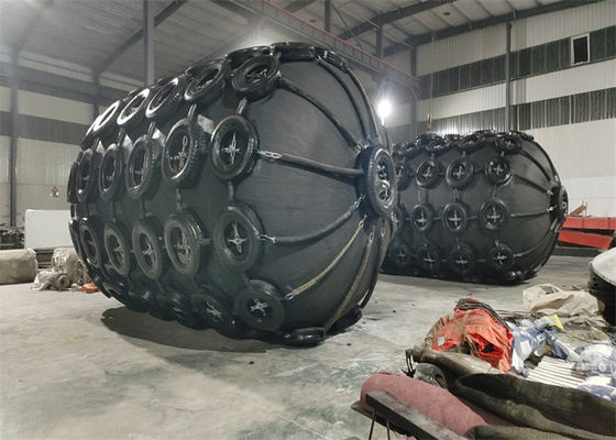 Kalite ISO17357 Standart 3.3*6.5M 50Kpa siyah pnömatik lastik çamurluk satılık Fabrika