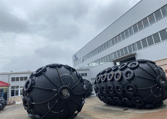 Kalite STS Düşük Reaksiyon Gücü Yokohama Zincir ve Lastikli Pnömatik Kauçuk Fenders Fabrika