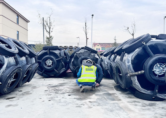 Kalite Denizci yüzen rıhtım Tekne koruması için köpükle doldurulmuş katı kanatlı EVA malzemesi Fabrika