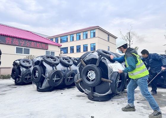 Kalite Denizci yüzen rıhtım Tekne koruması için köpükle doldurulmuş katı kanatlı EVA malzemesi Fabrika