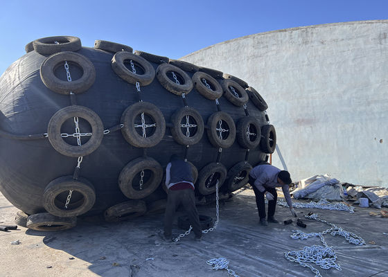 Kalite Pnömatik deniz koruyucu Yokohama Zincirli doğal kauçuklu şişme koruyucu Fabrika