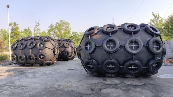 Kalite Yüzen Yapı 2.0*3.5-2.5*4.0m ISO17357 Gemi Gemi 50kpa/80kpa Pnömatik Yokohama Kauçuk Fender Fabrika