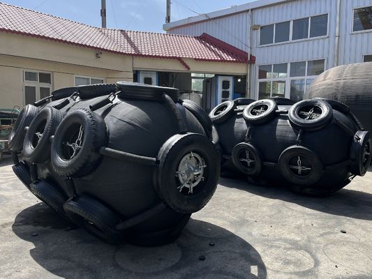 Kalite Özel Siyah Pnömatik Kauçuk Fender Yüksek dayanıklılık Fabrika