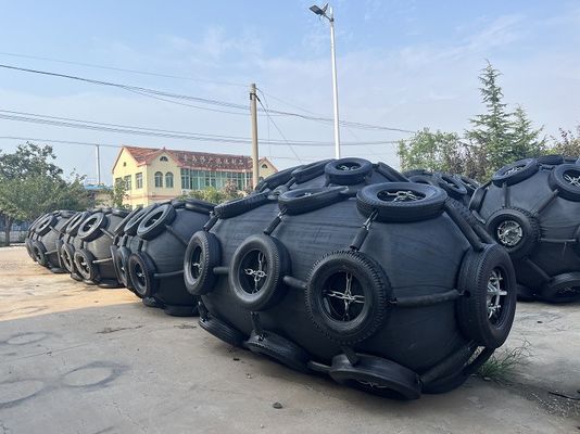Kalite Sıvım Direnci ve İyi Korozyon Direnci Pnömatik Dock Fender Siyah Gri Renk stokta Fabrika