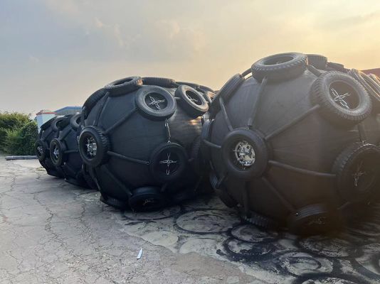 Kalite Kaliteli STS 50Kpa Siyah Pnömatik Kauçuk Fender Yokohama Tipi Fender Fabrika