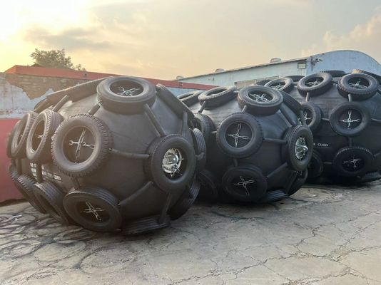 Kalite Kaliteli STS 50Kpa Siyah Pnömatik Kauçuk Fender Yokohama Tipi Fender Fabrika