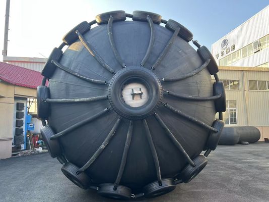 Kalite BV Sertifikası 50Kpa/80Kpa başlangıç iç basıncı olan Pnömatik Kauçuk Fender Fabrika