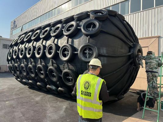 Kalite Performans Siyah Kauçuk Silindir Pnömatik Gemi Dökme Fenderi Fabrika