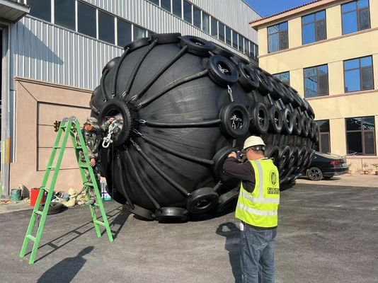 Kalite Deniz projeleri için özel 80Kpa basınçlı kauçuk koruyucular Fabrika