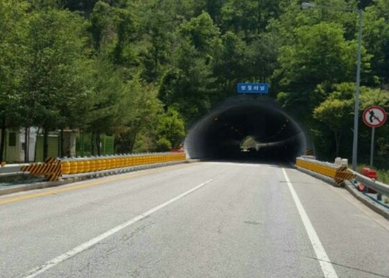 Kalite PU Köpük / EVA Trafik Güvenliği Makaralı Bariyer Yol İplik Varil Özelleştirilmiş Boyutu Fabrika