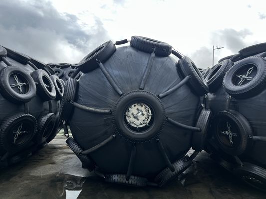 Kalite Tasarım Dönemi 8 ila 15 Yıl 50kPa 80kPa Basınç ve Kurulum Yöntemini Sunduğu Pnömatik Deniz Fender Zincir PP İpi Gemi Dokuma için İdeal Fabrika