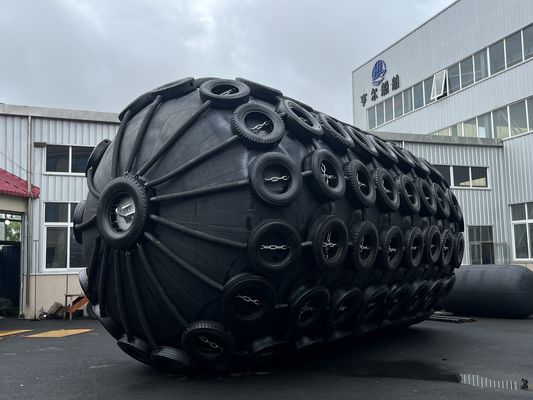 Kalite Gemi Tekne Kargolama Doku Dökme Etkisi Koruması sağlamak için Zincir ve PP İpi Kurulum Yöntemini Kullanarak Yüzen Şişme Fender Fabrika