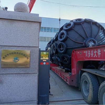 Kalite 50kpa ve 80kpa Basınç Seçenekleri ile özelleştirilmiş ISO17357 Standart Pnömatik Kauçuk Fender Fabrika