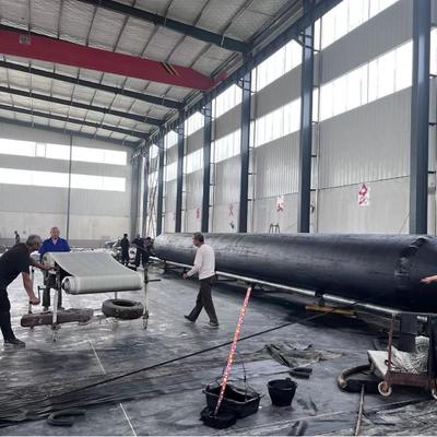 Kalite Özel Deniz Kauçuk Hava Yastığı Hayat Süresi 10-15 Yıl Gemi Başlatma ve Ağır Deniz Yükseltme Görevleri için Uygun Fabrika