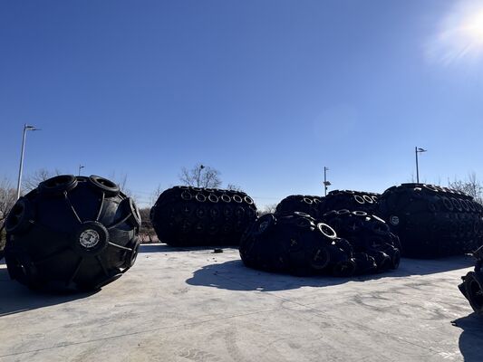 Kalite Customized ISO17357 Pneumatic Rubber Fender 0.3-4.8 M for Marine Applications Fabrika