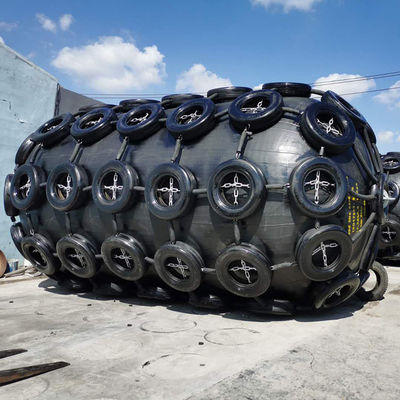 Kalite ISO 17357 Standart Pnömatik Kauçuk Çamurluk Askı Tipi Yokohama Çamurluk Fabrika