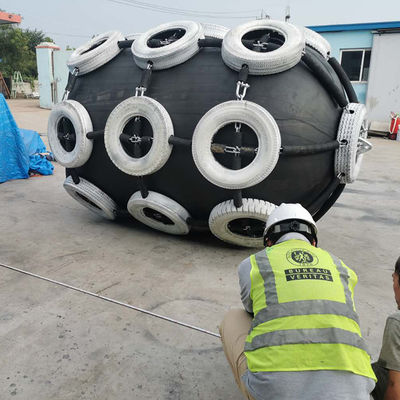 Kalite STS Yüzer Pnömatik Kauçuk Çamurluk Gemisi Gemiye Transfer İşlemi Fabrika