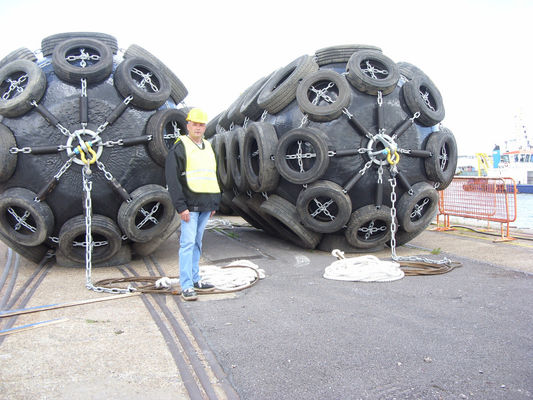 Kalite İyi Hava Sızdırmazlığına sahip D2.5x5.5m Yokohama Pnömatik Kauçuk Çamurluk Fabrika