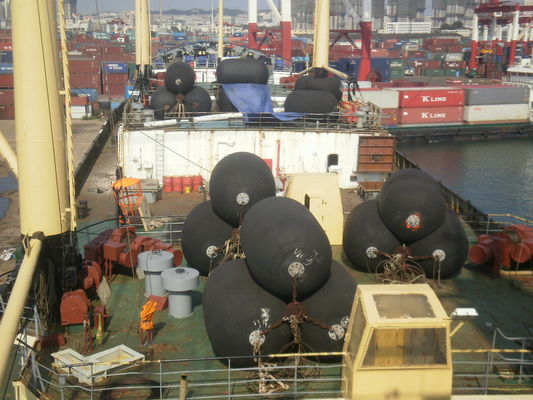 Kalite 1.5 * 2.5m Pnömatik Kauçuk Çamurluk Rıhtım Koruması için Deniz Kauçuk Çamurluk Fabrika