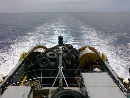 Kalite 50kpa Denizaltı Sapan Tipi Çamurluk Yokohama Gemi Yanaşması İçin Pnömatik Kauçuk Çamurluk Fabrika