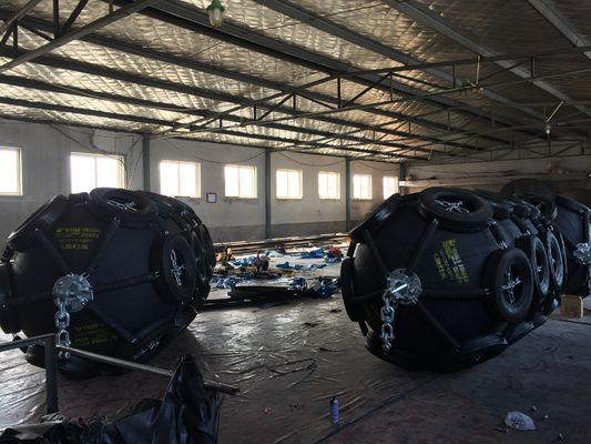 Kalite Yokohama Pnömatik Nervürlü Çamurluk denizcilik Ekipmanları Yokohama Pnömatik Kauçuk Çamurluk Fabrika