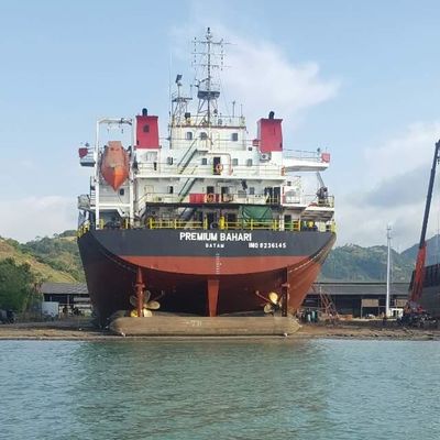 Kalite Geminin suyunun yukarı ve aşağı hareket etmesine yardımcı olmak için özelleştirilebilir deniz suyu yukarı ve aşağı hava yastıkları Fabrika