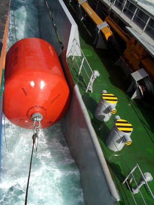 Kalite Hot Dip Galvanized Foam Filled Fender with High Energy Absorption and Maintenance-free Design for Marine Vessel Protection Fabrika
