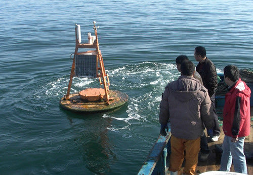Kalite Gösterge Yüzer Polietilen veya Çelik Deniz Navigasyon Şamandıraları UV Dirençli Fabrika