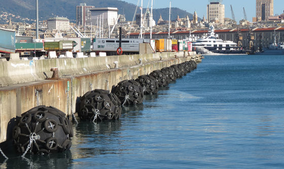 Kalite ISO17357 50KPA/80KPA Pnömatik Deniz Kauçuk Çamurluk Kullanımda Dayanıklı Fabrika