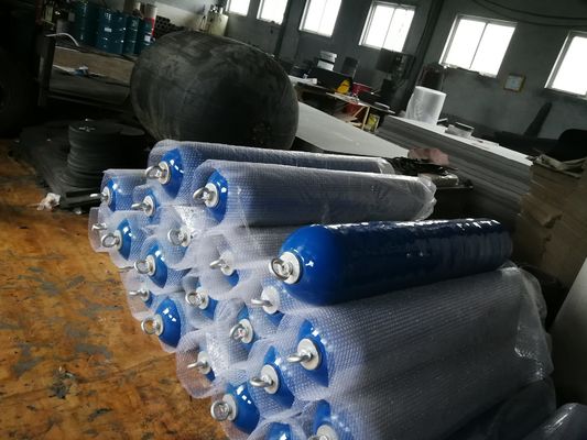 Kalite ISO17357 Standardına Göre Özel Üretim Deniz Çamurlukları ve Rıhtım Kenarı Koruması İçin İşaret Bırakmayan EVA Köpük Dolgulu Tampon Fabrika